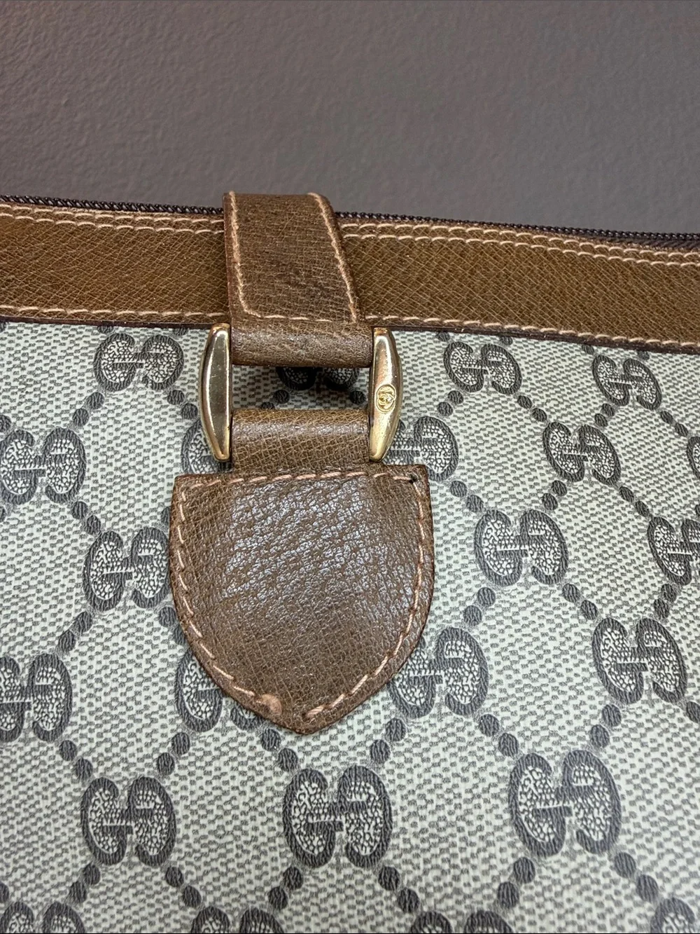 Vintage Gucci Beige Monogram Shoulder Bag with Brown Leather Trim - Picture 4 of 15